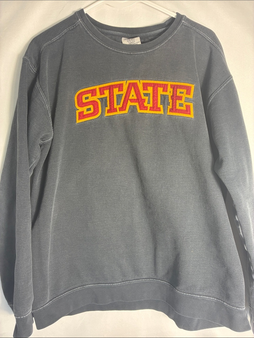 Comfort Colors Iowa State Cyclones STATE Crewneck Sweatshirt Gray Applique Large